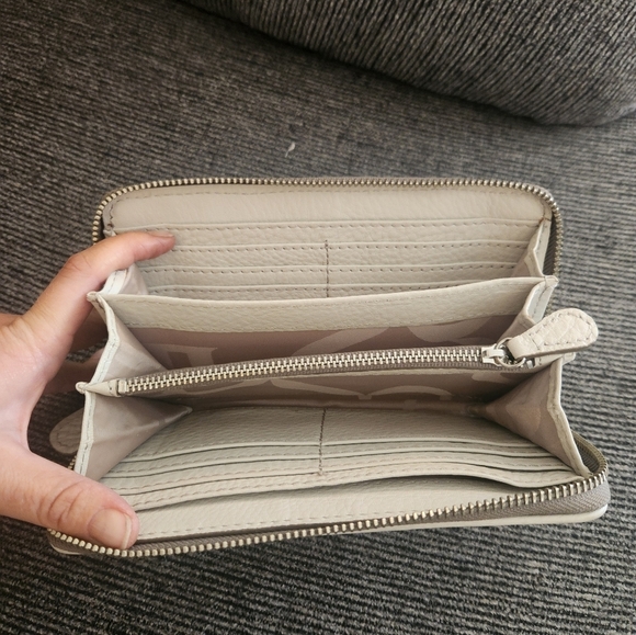 Vintage Leather Banana Republic Cream Women's Wallet - Picture 8 of 9